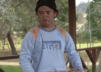 [COMPLETE] 314M0905 AF214 Un niño de la calle le cambia la vida a esta mujer para siempre