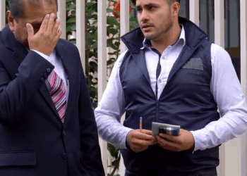 [COMPLETE] 316M0905 AF216 Multó a una mujer por votar la basura en la calle sin saber que era la hermana del Alcalde