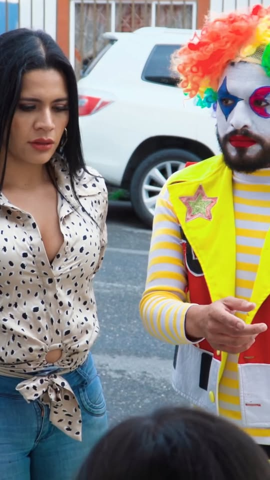 [COMPLETE] 541M0905 AF441 Se dio una vida de lujos a costa de su hija, pero todo se volvió en su contra