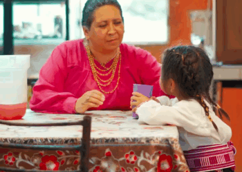 [COMPLETE] 545M0905 AF445 Hija se avergüenza de su cultura, pero la vida le dio una lección