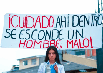 [COMPLETE] 546M0905 AF446 Rompió el silencio para ayudar a sus compañeras