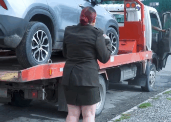 [COMPLETE] 556M0905 AF456 Teniente irrespetuosa parqueó su vehículo en un lugar prohibido y recibió esta lección