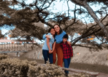 [COMPLETE] 574M0905 AF474 Prefirió la compañía de sus amistades antes que el amor de sus hijos