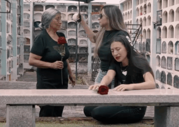 [COMPLETE] 579M0905 AF479 ABANDONÓ a su familia por un FUTURO MEJOR