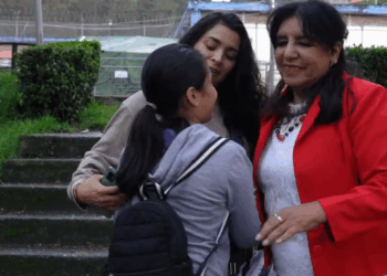 [COMPLETE] 582M0905 AF482 La trataron mal y su hija fue su gran apoyo