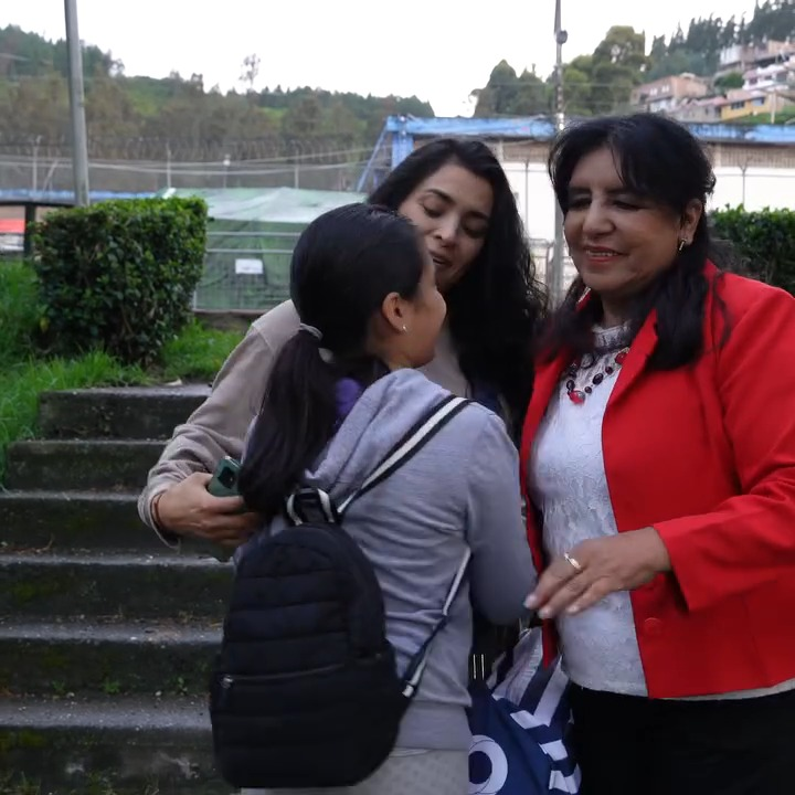 [COMPLETE] 582M0905 AF482 La trataron mal y su hija fue su gran apoyo