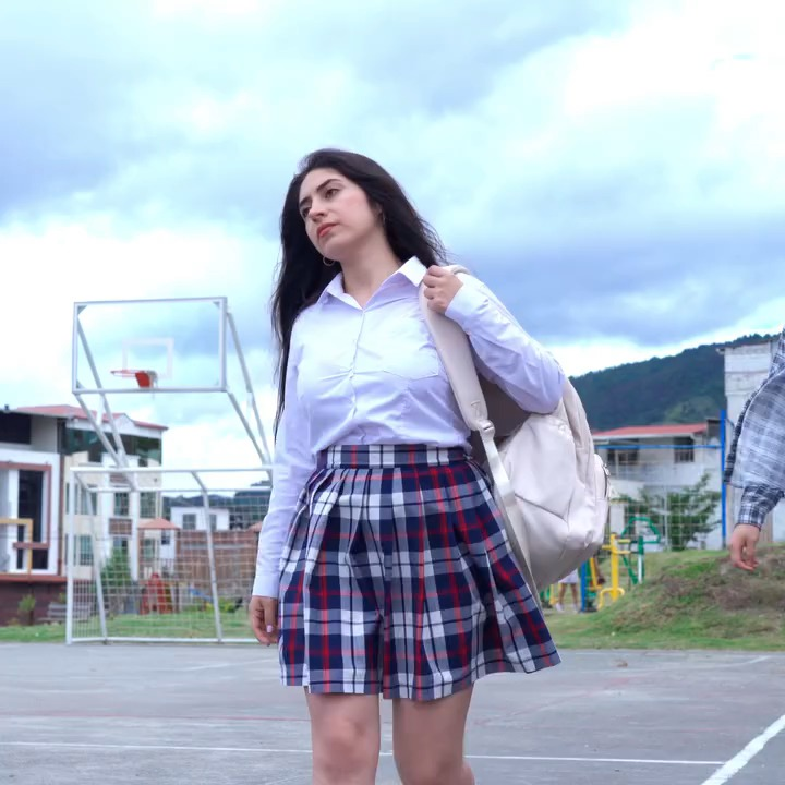 [COMPLETE] 594M0905 AF494 Niño inteligente hizo todo por proteger a su hermana, incluso exponer su propia vida