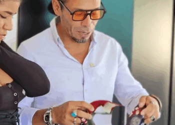 [COMPLETE] 601M0905 TG001 Ella nunca imaginó lo que su gran esposo hacía con la empleada doméstica mientras ella no estaba en