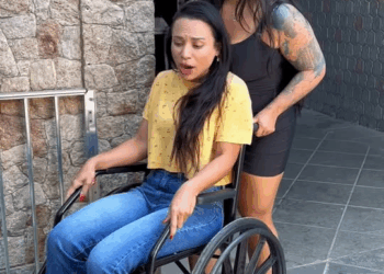 [COMPLETE] 615M0905 TG015 É Nesse tipo de sorriso que não se deve acreditar