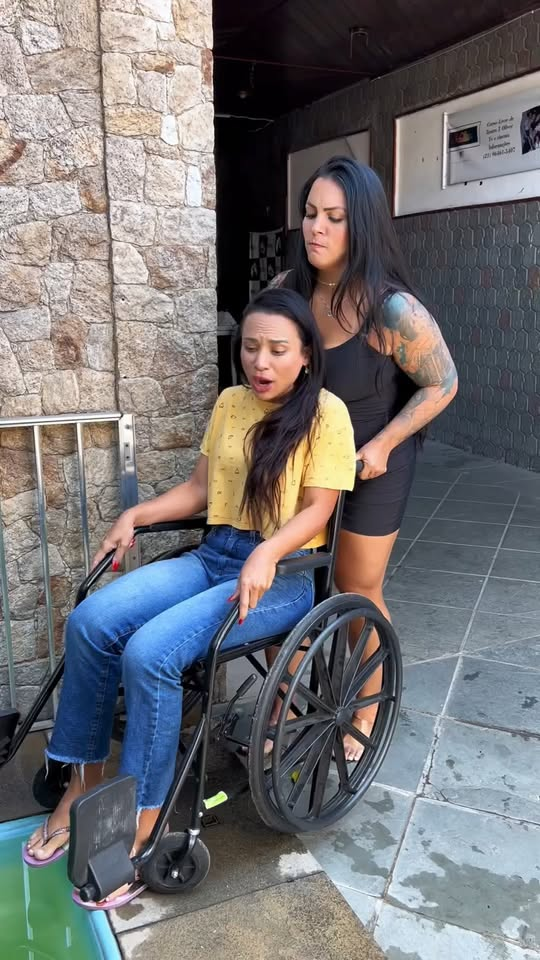 [COMPLETE] 615M0905 TG015 É Nesse tipo de sorriso que não se deve acreditar