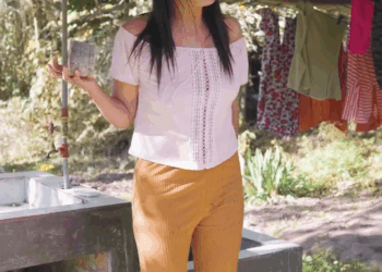 [COMPLETE] 004M0920 AE105 Mandaba a su hijo a trabajar para mantener a su novio, hasta