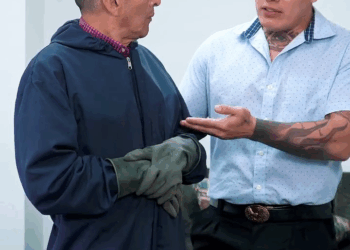 [COMPLETE] 008M0920 AE109 Facebook (5)