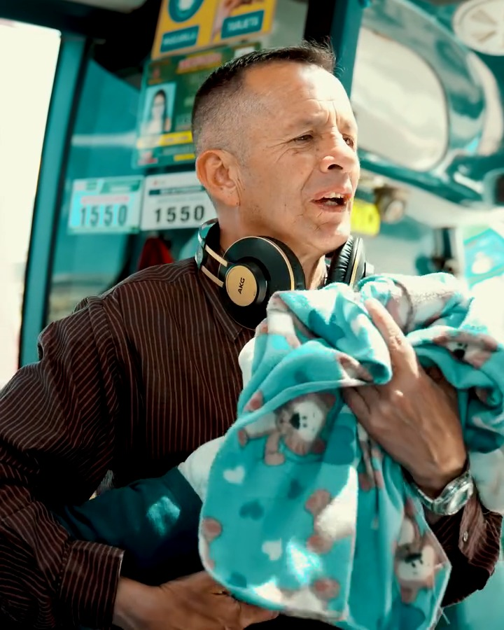 [COMPLETE] 012M0920 AE113 Abandonó a su bebe en el bus por culpa del celular