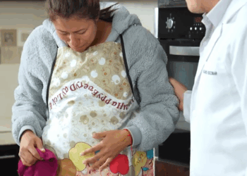 [COMPLETE] 019M0920 AE120 Mujer embarazada colocó un código QR a su esposo por esta razón