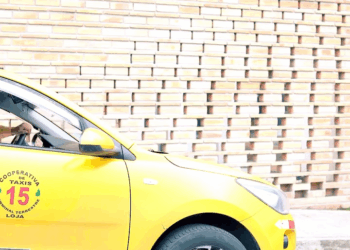 [COMPLETE] 025M0920 AE126 Fingió ser millonaria sin imaginar que sería descubierta