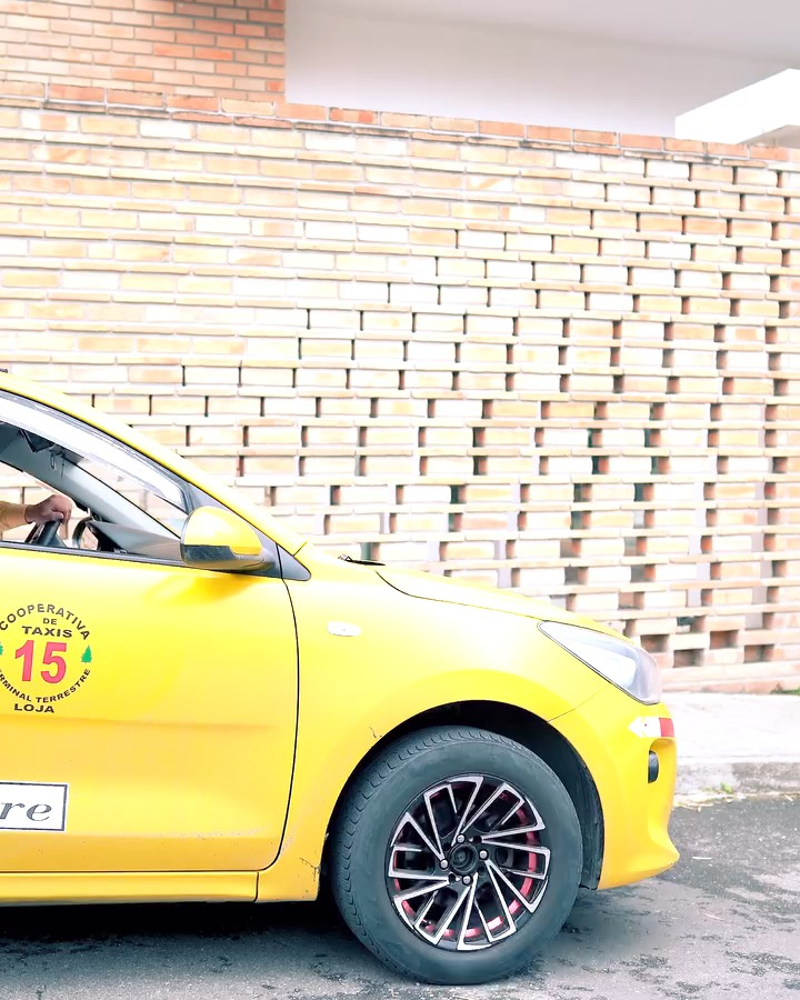 [COMPLETE] 025M0920 AE126 Fingió ser millonaria sin imaginar que sería descubierta