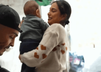 [COMPLETE] 070M0905 AE070 Padre criaba a su hijo de una manera extraña porque su esposa los abandonó