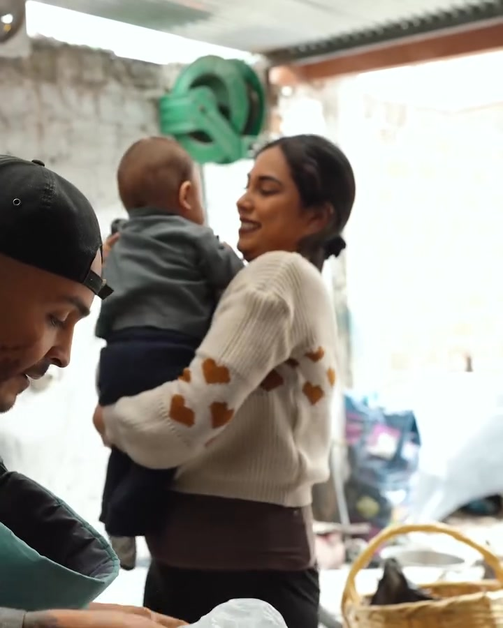 [COMPLETE] 070M0905 AE070 Padre criaba a su hijo de una manera extraña porque su esposa los abandonó