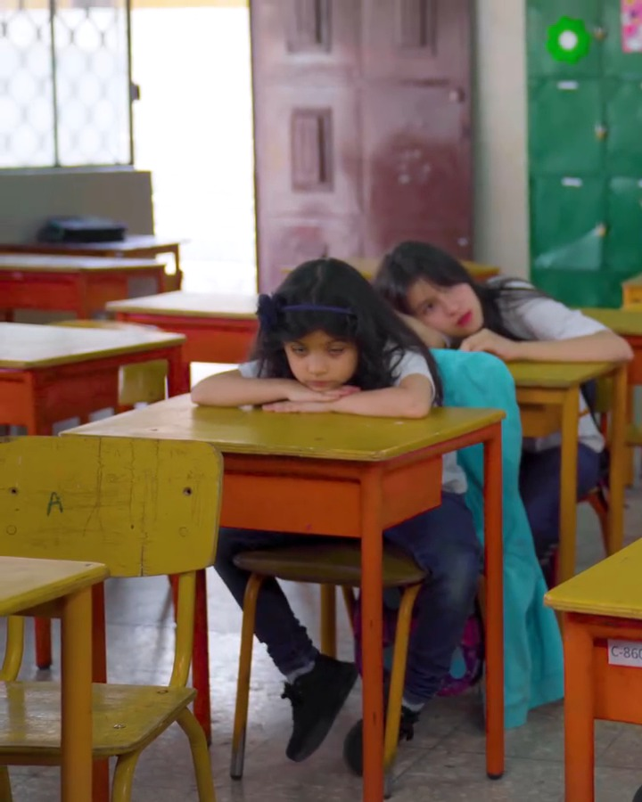 [COMPLETE] 010M0905 AE010 Profesora trataba mal a su alumno por ser humilde hasta que fue descubierta