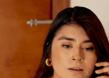 [COMPLETE] 071M0905 AE071 Jugaba a las escondidas y descubrió la infidelidad de su padre con la empleada