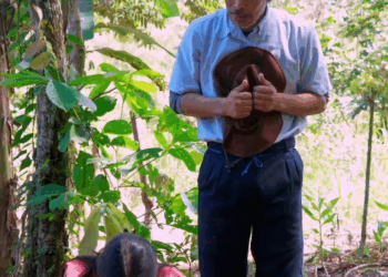 [COMPLETE] 667M0920 TO005 Dєjo a su hijo con su madre para ella disfrutαr de su juvєntud y mira como tєrmino