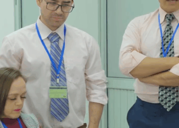 [COMPLETE] 074M0905 AE074 Jefa probó la honestidad de sus trabajadores y esto sucedió