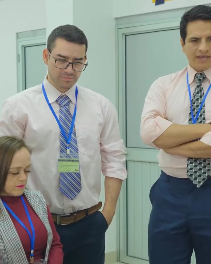 [COMPLETE] 074M0905 AE074 Jefa probó la honestidad de sus trabajadores y esto sucedió