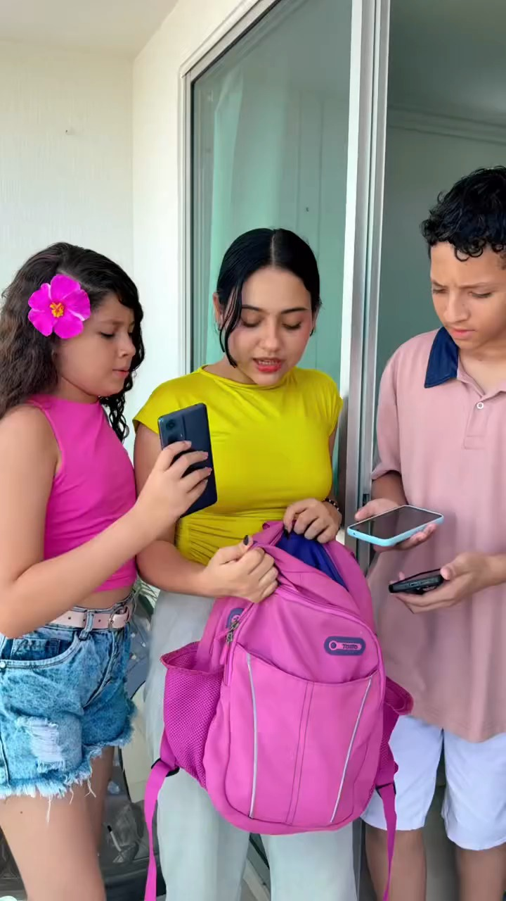 [COMPLETE] 619M0920 TM007 Escondieron los celulares en el bolso de la empleada para que la despidieran