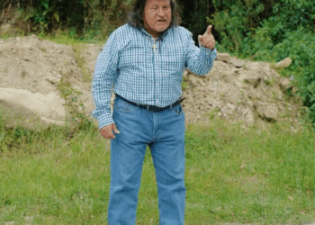 [COMPLETE] 088M0920 AF545 Niño de 3 años encontró oro y sus padres lucharon por salvarlo