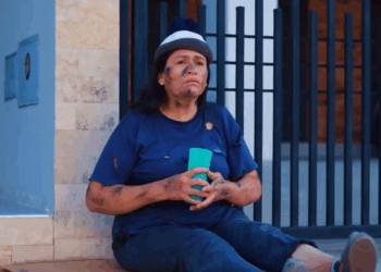 [COMPLETE] 089M0920 AF546 Detrás de un buen hombre, hay una gran mujer