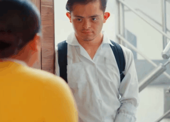 [COMPLETE] 104M0920 AF561 Profesora lo juzgó por llegar tarde al colegió sin imaginar el error que cometía