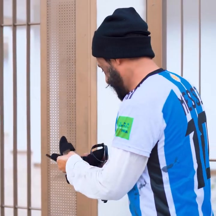 [COMPLETE] 107M0920 AF564 Le disgustaban los pobrєs hasta que un lustra botas salv0 la vida de su hermana