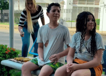 [COMPLETE] 613M0920 TM001 Arruinaron sus bananos para salvarles la vida y aprendieron una gran lección