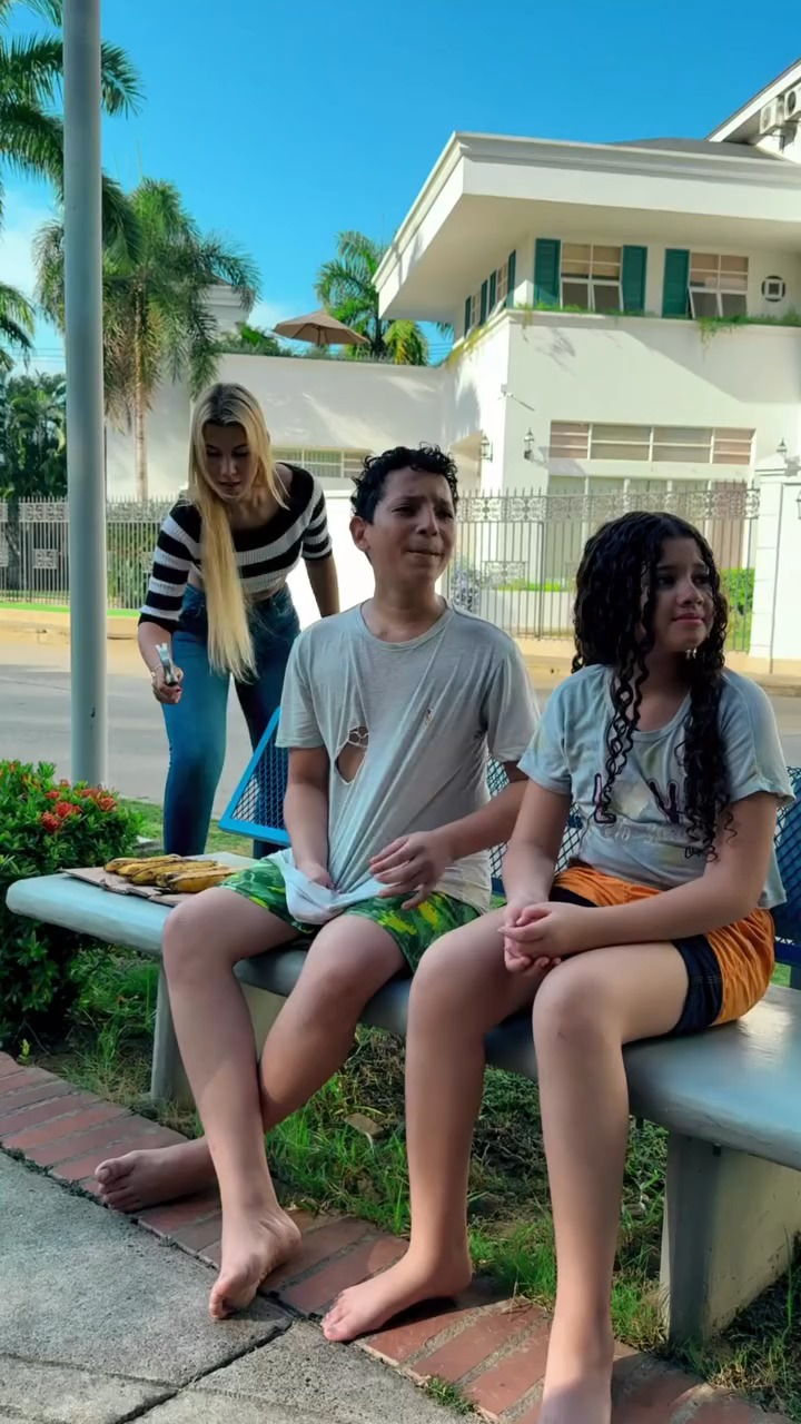 [COMPLETE] 613M0920 TM001 Arruinaron sus bananos para salvarles la vida y aprendieron una gran lección