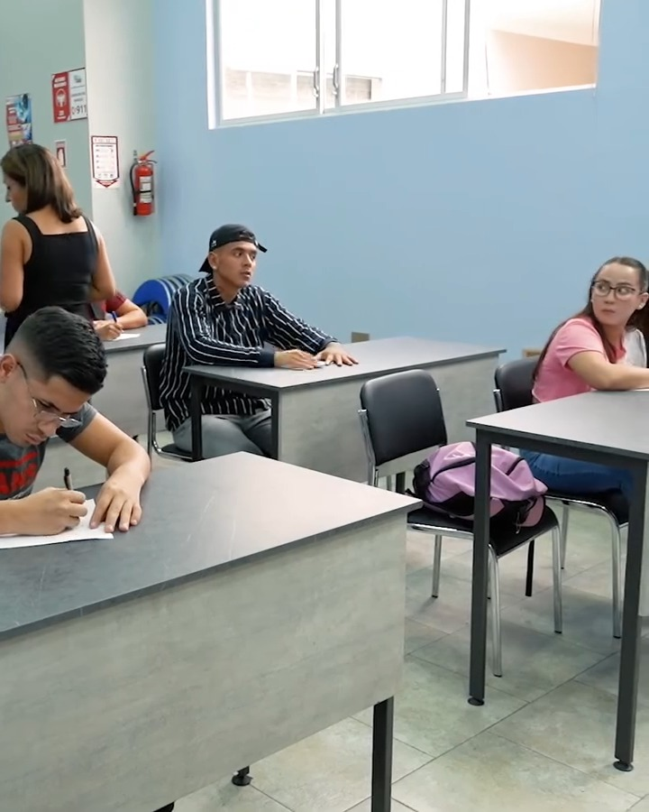 [COMPLETE] 608M0920 C414 Nunca subestimes a la chica nerd de tu colegio