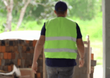 [COMPLETE] 593M0920 C399 Creyó que un albañil no era suficiente para ella, y se equivocó