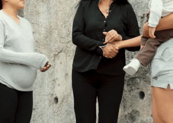 [COMPLETE] 085M0905 AE085 La juzgaron por tener un bebe, hasta que al final se enteraron de la verdad