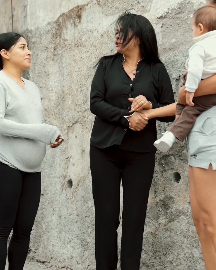 [COMPLETE] 085M0905 AE085 La juzgaron por tener un bebe, hasta que al final se enteraron de la verdad