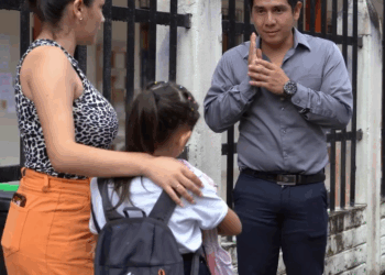 [COMPLETE] 552M0920 C358 Contrató a una mujer para que fingiera ser su esposa