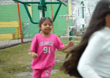 [COMPLETE] 090M0905 AE090 Madre obligaba a su hija a vestirse como adulta hasta que paso esto