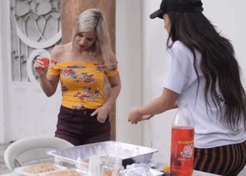 [COMPLETE] 128M0920 AQ004 La Humillaban por vender empanadas era Madre soltera