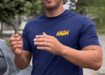 [COMPLETE] 117M1005 AG117 Por estar no celular, ela colocou o filho no carro de um estranho