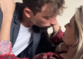 [COMPLETE] 119M1005 AG119 Ele ficava com a filha para ela trabalhar e ela o