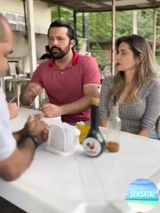 [COMPLETE] 124M1005 AG124 Ela não imaginava ter o marido e o namorado na mesma mesa