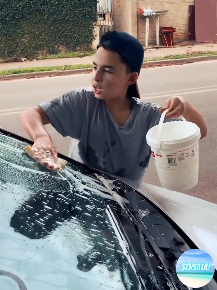 [COMPLETE] 129M1005 AG129 A coragem desse garotinho mudou a sua vida