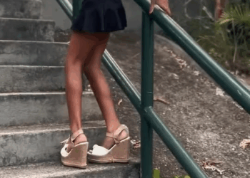 [COMPLETE] 041M1005 AG041 Usava salto e maquiagem por esse motivo