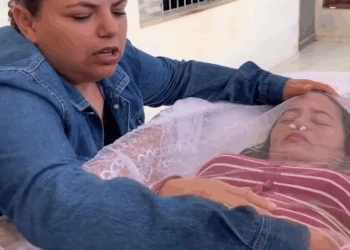 [COMPLETE] 039M1005 AG039 Idosa mãe fingiu enterr0 para reencontrar os filhos