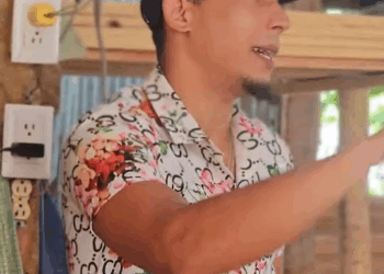 [COMPLETE] 221M1005 AH024 Nadie sabe para quien trabaja, ella se fue a EEUU a trabajar y enviaba el dinero a su esposo pero cu