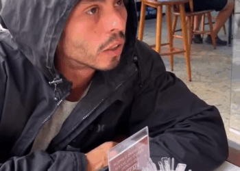 [COMPLETE] 004M1005 AG004 Seguiu sua intuição e colocou essa garota em sua mala