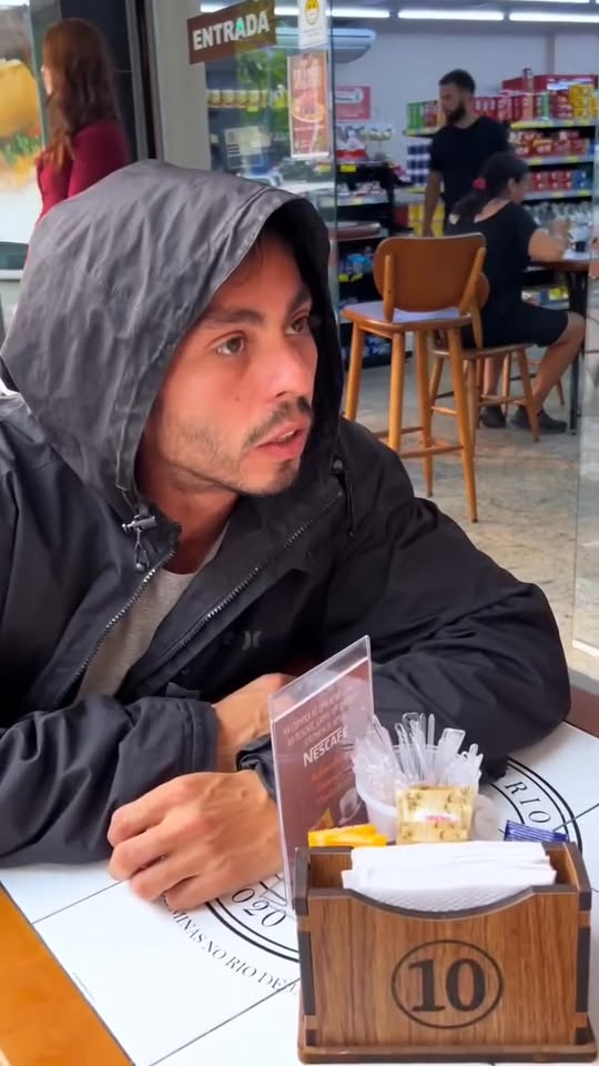 [COMPLETE] 004M1005 AG004 Seguiu sua intuição e colocou essa garota em sua mala